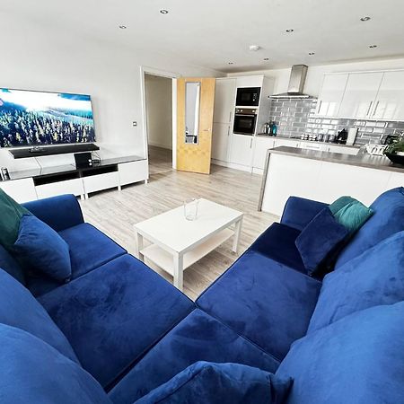 Rnm - Business Professionals Stay, Walsall City Centre, 2 Bedroom With Ensuite And Bathroom, Entire Place, Kitchen & Washroom With Amenities, Smart Tv, Easy Access, Fast Wifi, Parking Nearby, Great Transport Links 沃尔索尔 外观 照片