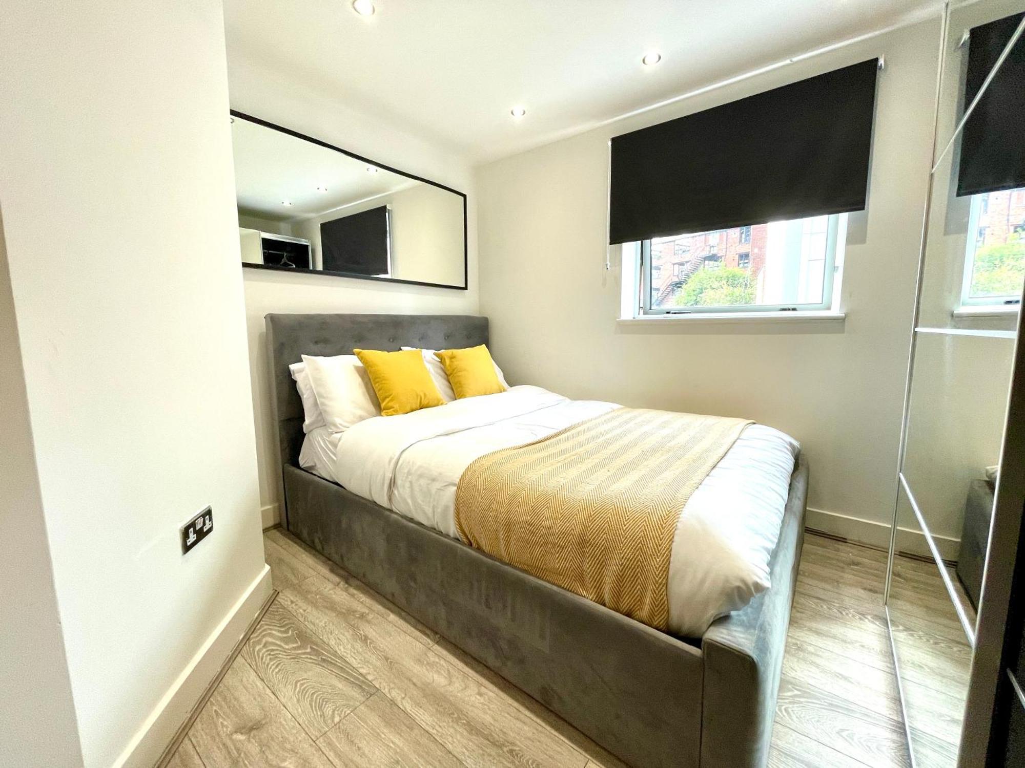 Rnm - Business Professionals Stay, Walsall City Centre, 2 Bedroom With Ensuite And Bathroom, Entire Place, Kitchen & Washroom With Amenities, Smart Tv, Easy Access, Fast Wifi, Parking Nearby, Great Transport Links 沃尔索尔 外观 照片