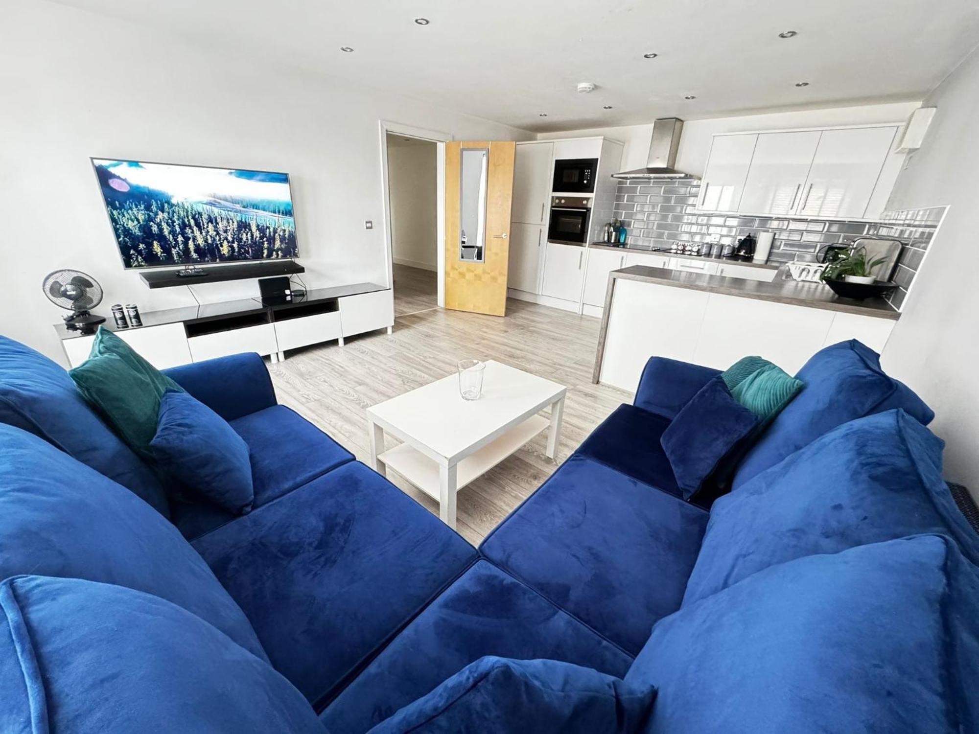 Rnm - Business Professionals Stay, Walsall City Centre, 2 Bedroom With Ensuite And Bathroom, Entire Place, Kitchen & Washroom With Amenities, Smart Tv, Easy Access, Fast Wifi, Parking Nearby, Great Transport Links 沃尔索尔 外观 照片